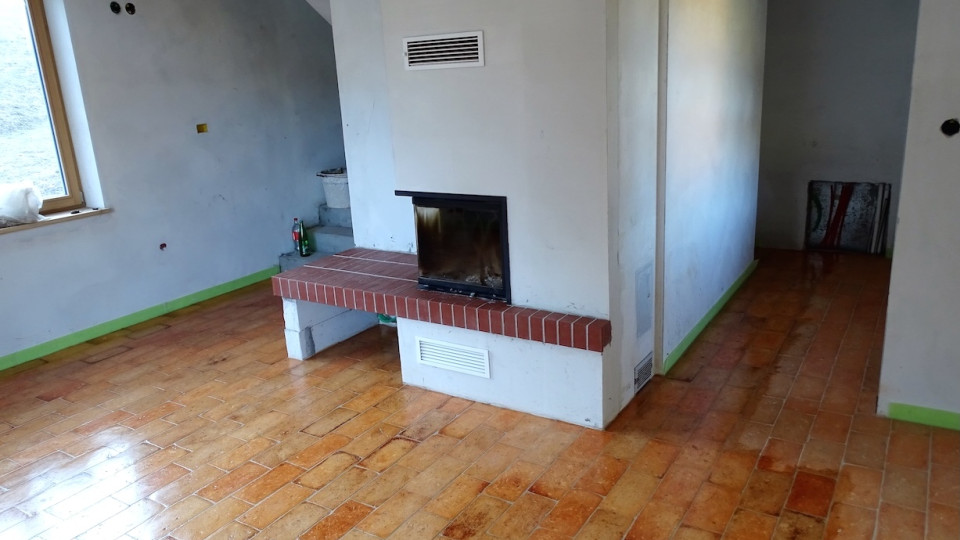 Opečne rezine v majhni hiški med bunkerji 7