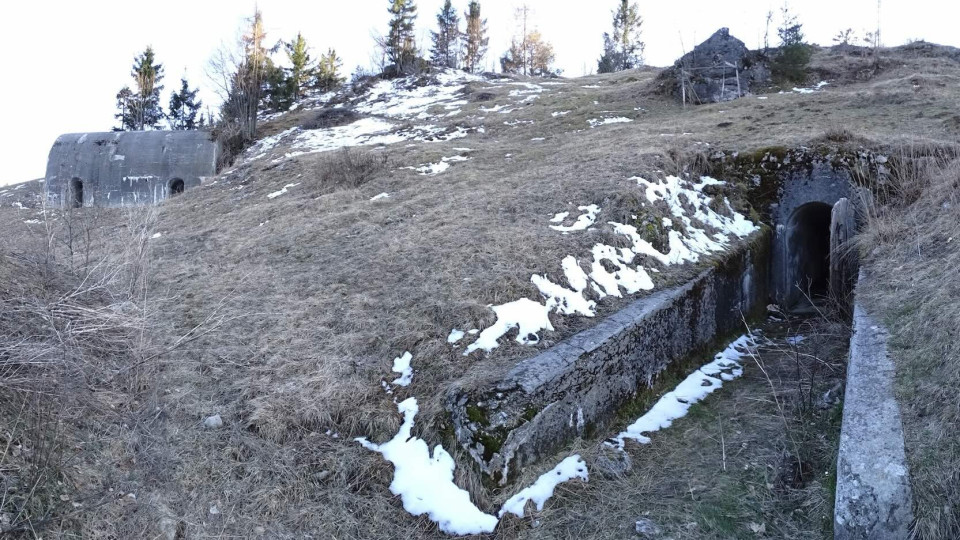 Opečne rezine v majhni hiški med bunkerji   bunkerji 7