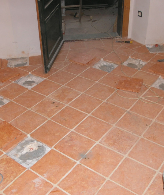 Opečni tlak v Gradu Snežnik in njegovih pristavah 11
