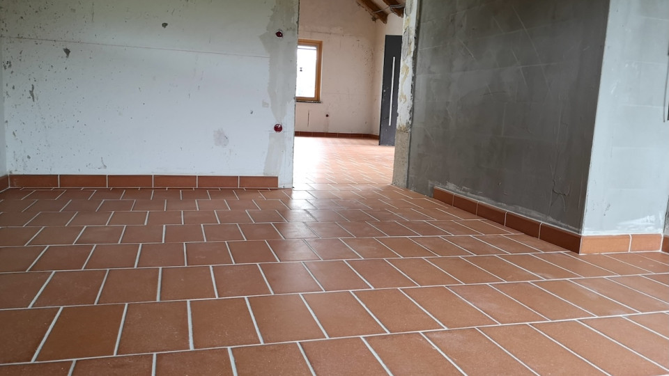 Opečni tlakovci v obnovljeni zidanici 20