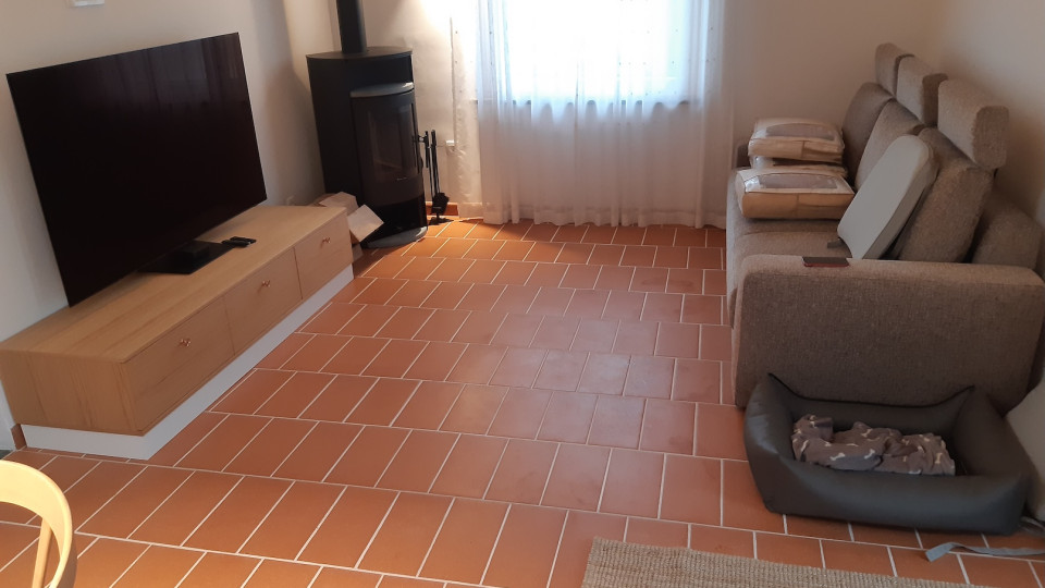 Opečni tlakovci v obnovljeni zidanici 3