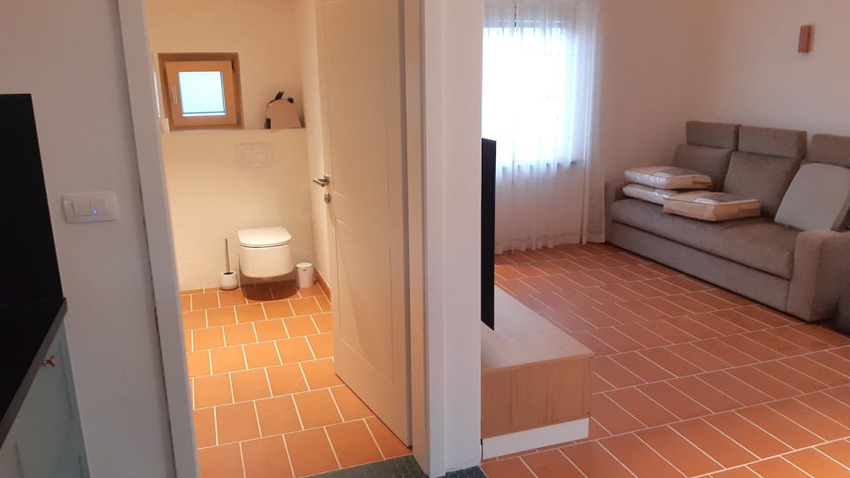 Opečni tlakovci v obnovljeni zidanici 5