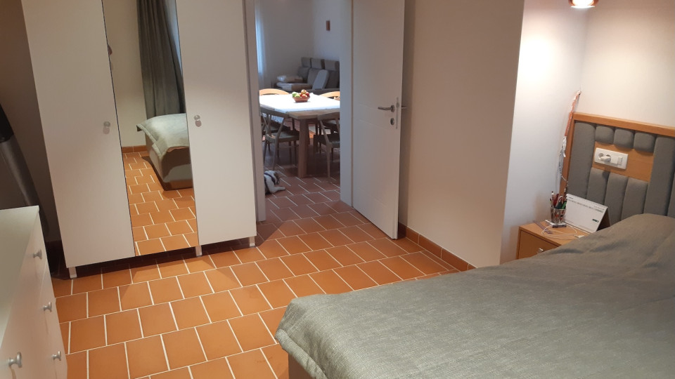 Opečni tlakovci v obnovljeni zidanici 8