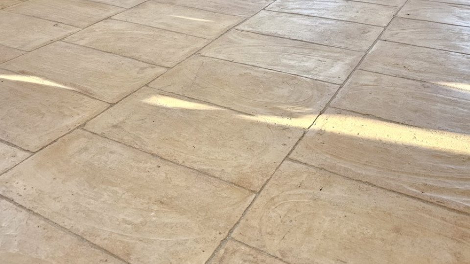 Opečni tlakovec Terra Cotta v leseni hiški 9 min