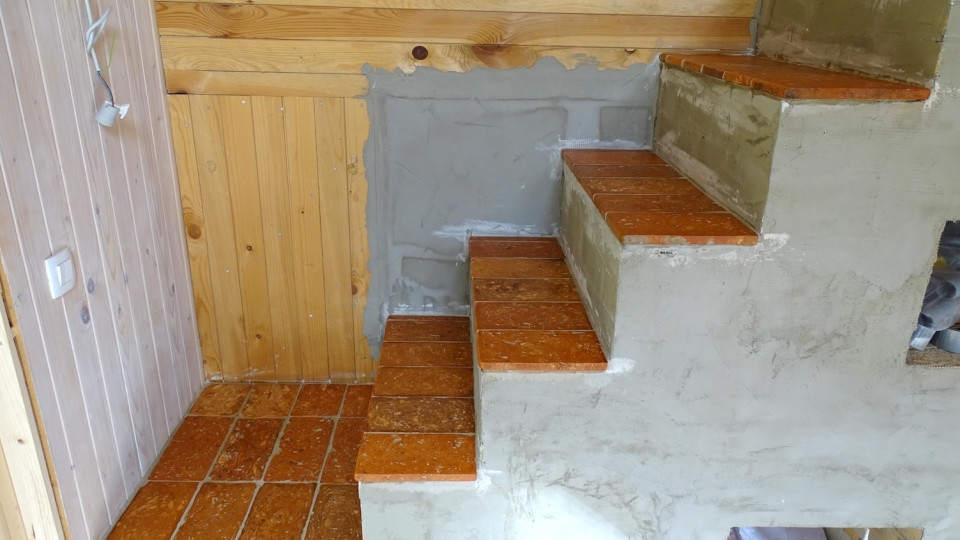 Rezana opeka v leseni hiški  503 min