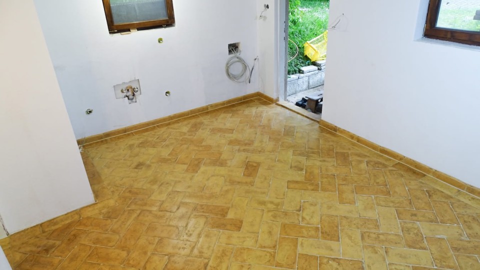 Terra Cotta Gialla ribja kost z obrobo 14
