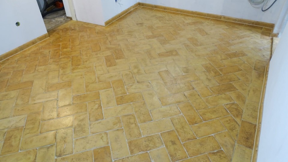 Terra Cotta Gialla ribja kost z obrobo 16