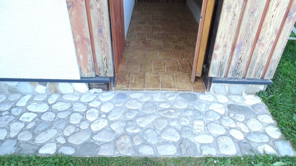 Terra Cotta gialla ribja kost z obrobo 17
