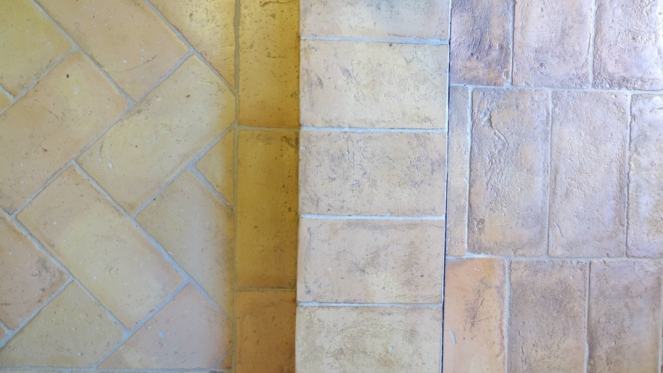 Terra Cotta gialla ribja kost z obrobo 4