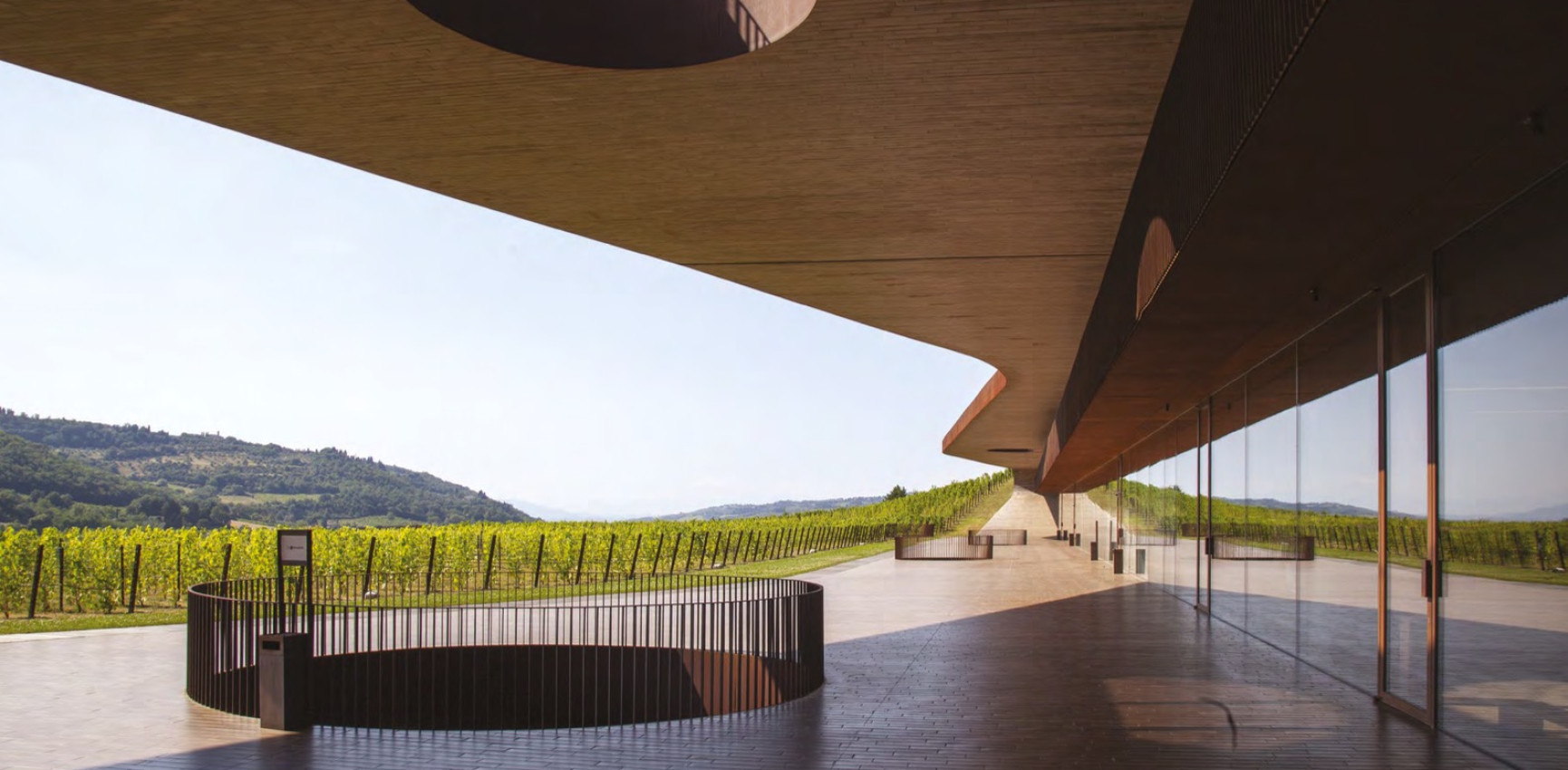 Industrijsko izdelani opečni tlakovci